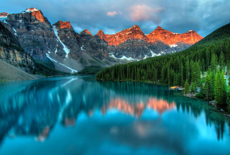 Lagos y Montañas Nubladas